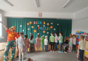 Uczestnicy konkursy 'Wiosennej poezji" w