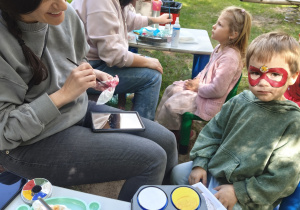 Piknik rodzinny - malowanie twarzy