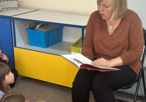 Dzień głośnego Czytania - wizyta Pani z biblioteki