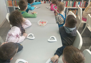 Warsztaty Walentynkowe w bibliotece - grupy starsze