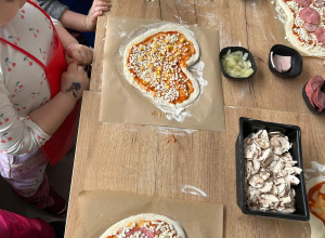 Mrówki i Skrzaty w Pizzerii