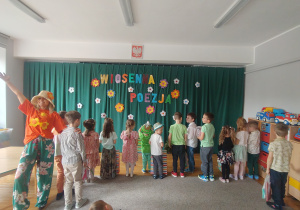 Uczestnicy konkursy 'Wiosennej poezji" w