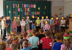 Grupa Mrówek podczas udziału w konkursie piosenki prozdrowotnej